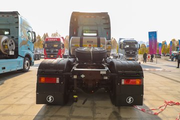 ��������X6000 ��ѡ�� 15.7L LNG 720���� 6X4 ��ʿ��16�� ǣ����ͼƬ