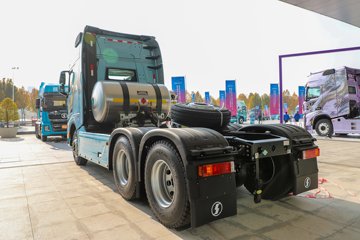 ��������X6000 ��ѡ�� 15.7L LNG 720���� 6X4 ��ʿ��16�� ǣ����ͼƬ