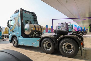 ��������X6000 ��ѡ�� 15.7L LNG 720���� 6X4 ��ʿ��16�� ǣ����ͼƬ