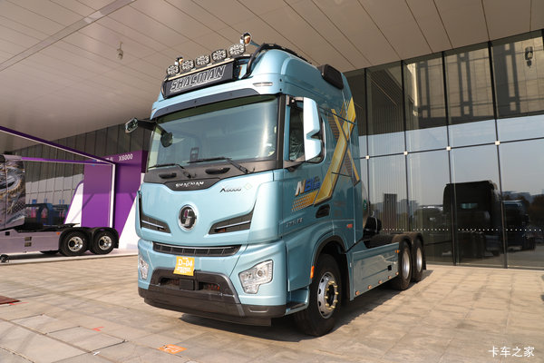 陕汽德龙X6000 臻选版 15.7L LNG 720马力 6X4 法士特16档 牵引车