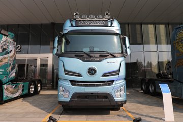 ��������X6000 ��ѡ�� 15.7L LNG 720���� 6X4 ��ʿ��16�� ǣ����ͼƬ