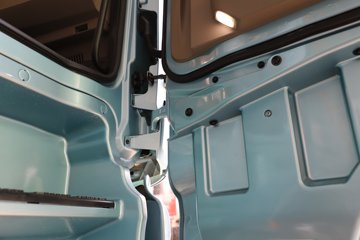 ��������X6000 ��ѡ�� 15.7L LNG 720���� 6X4 ��ʿ��16�� ǣ����ͼƬ