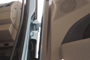 ��������X6000 ��ѡ�� 15.7L LNG 720���� 6X4 ��ʿ��16�� ǣ����ͼƬ