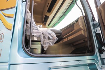 ��������X6000 ��ѡ�� 15.7L LNG 720���� 6X4 ��ʿ��16�� ǣ����ͼƬ