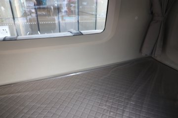 ��������X6000 ��ѡ�� 15.7L LNG 720���� 6X4 ��ʿ��16�� ǣ����ͼƬ