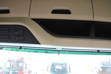 ��������X6000 ��ѡ�� 15.7L LNG 720���� 6X4 ��ʿ��16�� ǣ����ͼƬ