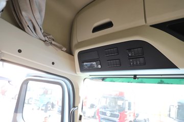 ��������X6000 ��ѡ�� 15.7L LNG 720���� 6X4 ��ʿ��16�� ǣ����ͼƬ