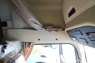 ��������X6000 ��ѡ�� 15.7L LNG 720���� 6X4 ��ʿ��16�� ǣ����ͼƬ