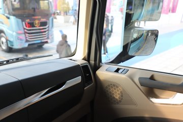 ��������X6000 ��ѡ�� 15.7L LNG 720���� 6X4 ��ʿ��16�� ǣ����ͼƬ