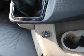 ��������X6000 ��ѡ�� 15.7L LNG 720���� 6X4 ��ʿ��16�� ǣ����ͼƬ