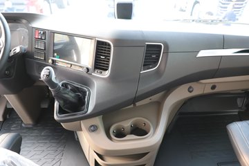 ��������X6000 ��ѡ�� 15.7L LNG 720���� 6X4 ��ʿ��16�� ǣ����ͼƬ