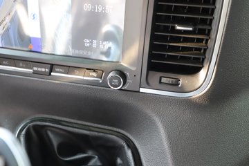 ��������X6000 ��ѡ�� 15.7L LNG 720���� 6X4 ��ʿ��16�� ǣ����ͼƬ