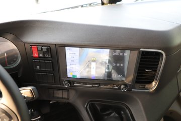 ��������X6000 ��ѡ�� 15.7L LNG 720���� 6X4 ��ʿ��16�� ǣ����ͼƬ