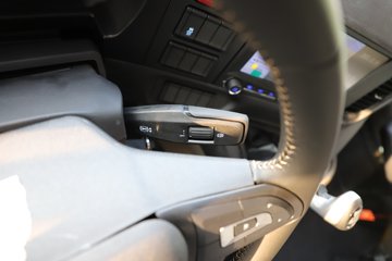 ��������X6000 ��ѡ�� 15.7L LNG 720���� 6X4 ��ʿ��16�� ǣ����ͼƬ