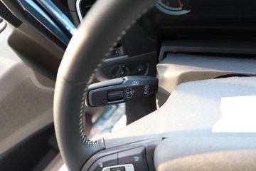 ��������X6000 ��ѡ�� 15.7L LNG 720���� 6X4 ��ʿ��16�� ǣ����ͼƬ