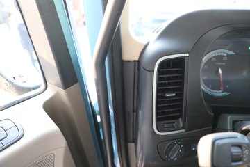 ��������X6000 ��ѡ�� 15.7L LNG 720���� 6X4 ��ʿ��16�� ǣ����ͼƬ