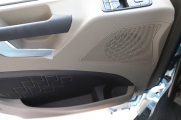 ��������X6000 ��ѡ�� 15.7L LNG 720���� 6X4 ��ʿ��16�� ǣ����ͼƬ