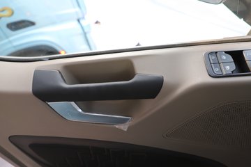 ��������X6000 ��ѡ�� 15.7L LNG 720���� 6X4 ��ʿ��16�� ǣ����ͼƬ