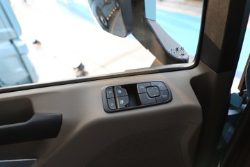 ��������X6000 ��ѡ�� 15.7L LNG 720���� 6X4 ��ʿ��16�� ǣ����ͼƬ