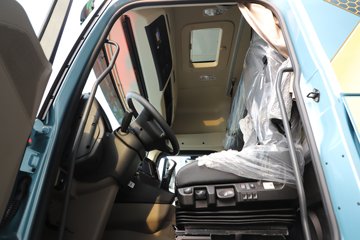 ��������X6000 ��ѡ�� 15.7L LNG 720���� 6X4 ��ʿ��16�� ǣ����ͼƬ