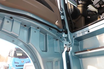 ��������X6000 ��ѡ�� 15.7L LNG 720���� 6X4 ��ʿ��16�� ǣ����ͼƬ