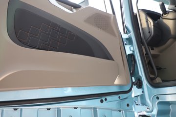 ��������X6000 ��ѡ�� 15.7L LNG 720���� 6X4 ��ʿ��16�� ǣ����ͼƬ