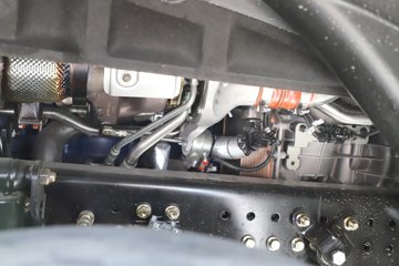 ��������X6000 ��ѡ�� 15.7L LNG 720���� 6X4 ��ʿ��16�� ǣ����ͼƬ