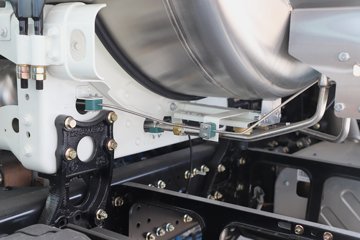 ��������X6000 ��ѡ�� 15.7L LNG 720���� 6X4 ��ʿ��16�� ǣ����ͼƬ