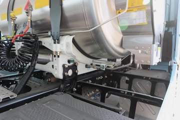 ��������X6000 ��ѡ�� 15.7L LNG 720���� 6X4 ��ʿ��16�� ǣ����ͼƬ