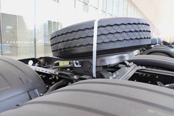 ��������X6000 ��ѡ�� 15.7L LNG 720���� 6X4 ��ʿ��16�� ǣ����ͼƬ