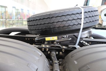 ��������X6000 ��ѡ�� 15.7L LNG 720���� 6X4 ��ʿ��16�� ǣ����ͼƬ