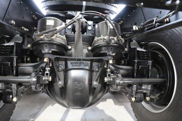 ��������X6000 ��ѡ�� 15.7L LNG 720���� 6X4 ��ʿ��16�� ǣ����ͼƬ