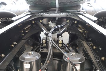 ��������X6000 ��ѡ�� 15.7L LNG 720���� 6X4 ��ʿ��16�� ǣ����ͼƬ