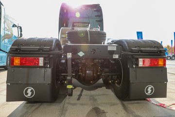 ��������X6000 ��ѡ�� 15.7L LNG 720���� 6X4 ��ʿ��16�� ǣ����ͼƬ