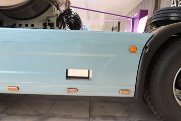 ��������X6000 ��ѡ�� 15.7L LNG 720���� 6X4 ��ʿ��16�� ǣ����ͼƬ