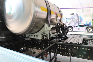 ��������X6000 ��ѡ�� 15.7L LNG 720���� 6X4 ��ʿ��16�� ǣ����ͼƬ