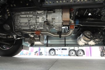 ��������X6000 ��ѡ�� 15.7L LNG 720���� 6X4 ��ʿ��16�� ǣ����ͼƬ