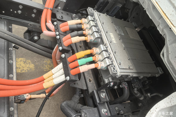 福田奥铃 智蓝EM 4.5T 3.815米单排纯电动栏板轻卡50.38kWh