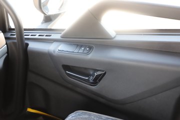 �����½� ����X7 440���� 6X4 ����12�� ǣ����ͼƬ