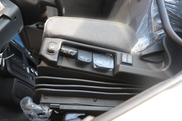 �����½� ����X7 440���� 6X4 ����12�� ǣ����ͼƬ