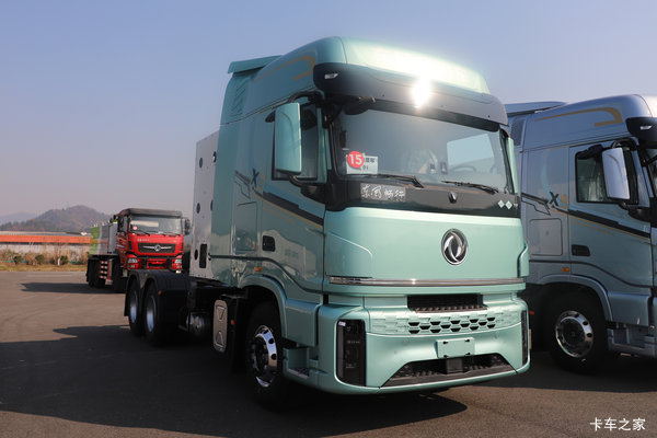 东风畅行X9 LNG/CNG 630马力 6X4 东风14档 牵引车