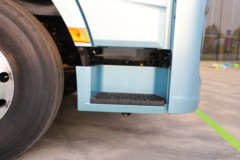 陕汽德龙X5000E 轻量化版 6X4 换电式纯电动牵引车 600.92kWh