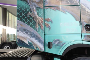 ��������X6000 �����콢 14.6L LNG 630���� 6X4 ��ʿ��12�� AMT�Զ��� ǣ����ͼƬ