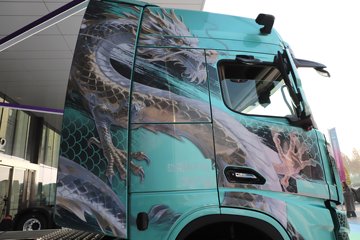 ��������X6000 �����콢 14.6L LNG 630���� 6X4 ��ʿ��12�� AMT�Զ��� ǣ����ͼƬ