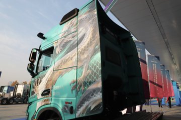 ��������X6000 �����콢 14.6L LNG 630���� 6X4 ��ʿ��12�� AMT�Զ��� ǣ����ͼƬ