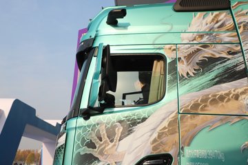 ��������X6000 �����콢 14.6L LNG 630���� 6X4 ��ʿ��12�� AMT�Զ��� ǣ����ͼƬ