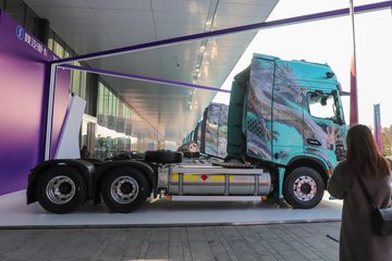 ��������X6000 �����콢 14.6L LNG 630���� 6X4 ��ʿ��12�� AMT�Զ��� ǣ����ͼƬ