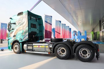 ��������X6000 �����콢 14.6L LNG 630���� 6X4 ��ʿ��12�� AMT�Զ��� ǣ����ͼƬ