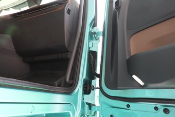 ��������X6000 �����콢 14.6L LNG 630���� 6X4 ��ʿ��12�� AMT�Զ��� ǣ����ͼƬ