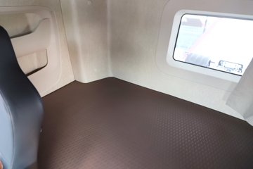 ��������X6000 �����콢 14.6L LNG 630���� 6X4 ��ʿ��12�� AMT�Զ��� ǣ����ͼƬ